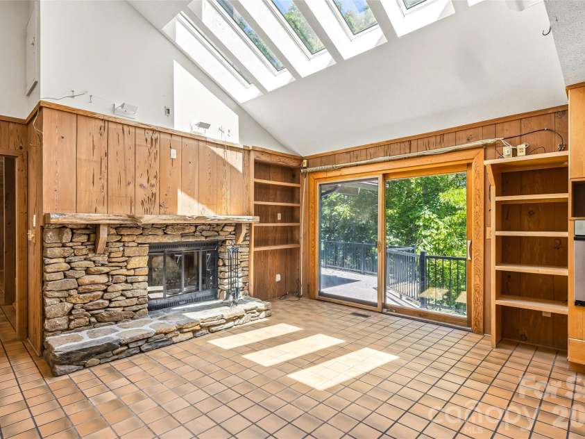 1430 Valmont Drive, Hendersonville, NC 28791.  MLS# CAR4390315, YatesRealty ID 30961. 