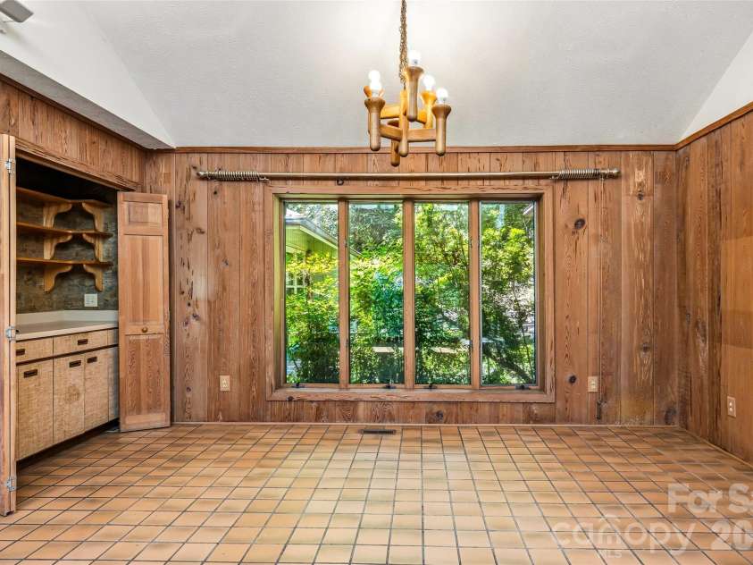 1430 Valmont Drive, Hendersonville, NC 28791.  MLS# CAR4390315, YatesRealty ID 30961. 