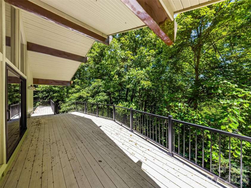 1430 Valmont Drive, Hendersonville, NC 28791.  MLS# CAR4390315, YatesRealty ID 30961. 