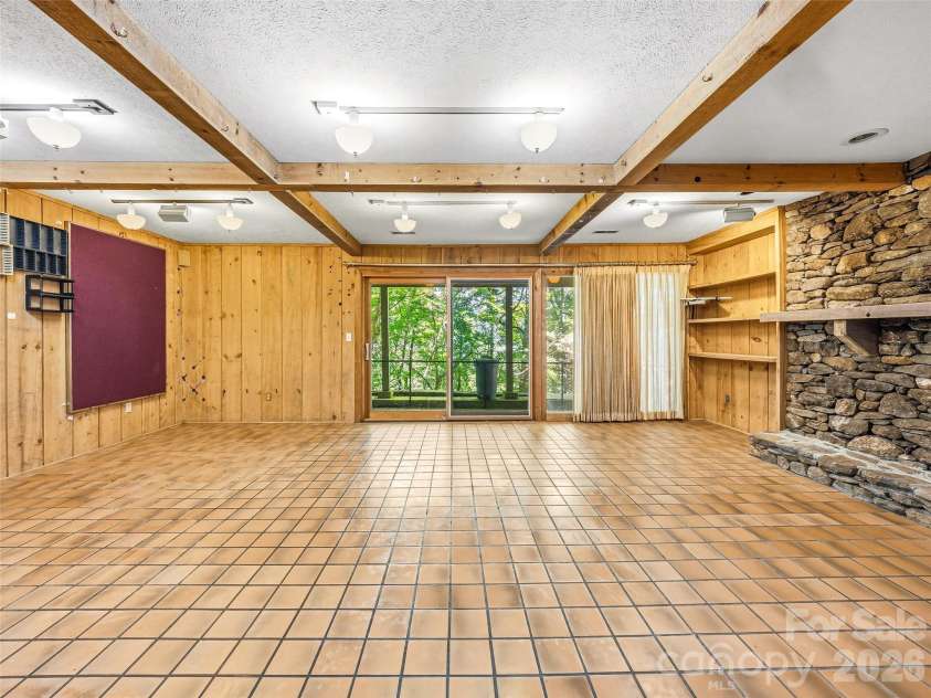 1430 Valmont Drive, Hendersonville, NC 28791.  MLS# CAR4390315, YatesRealty ID 30961. 