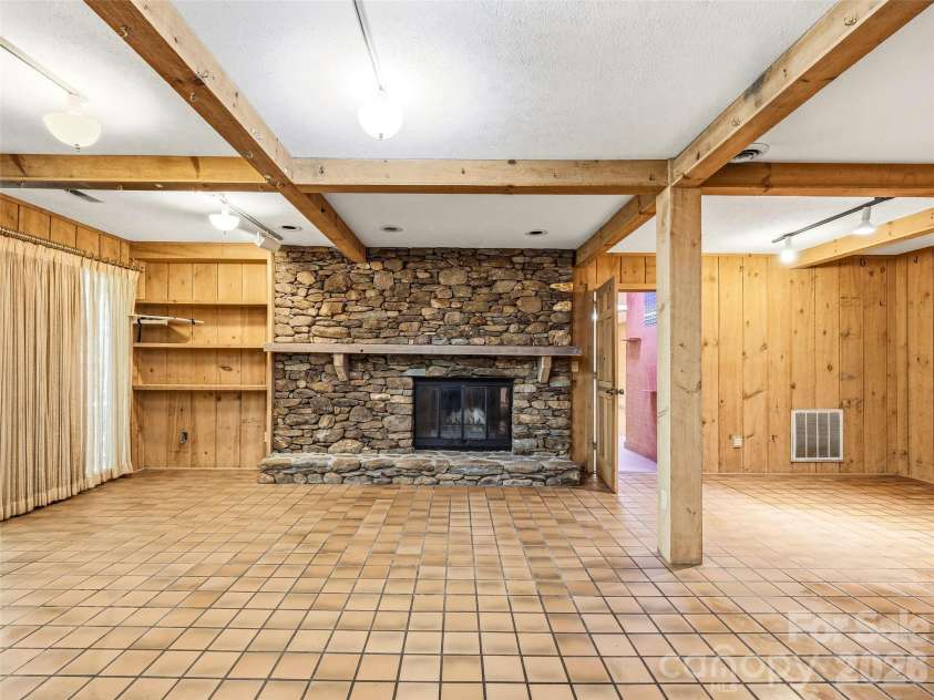 1430 Valmont Drive, Hendersonville, NC 28791.  MLS# CAR4390315, YatesRealty ID 30961. 