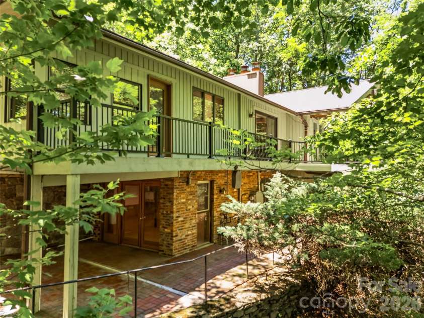1430 Valmont Drive, Hendersonville, NC 28791.  MLS# CAR4390315, YatesRealty ID 30961. 