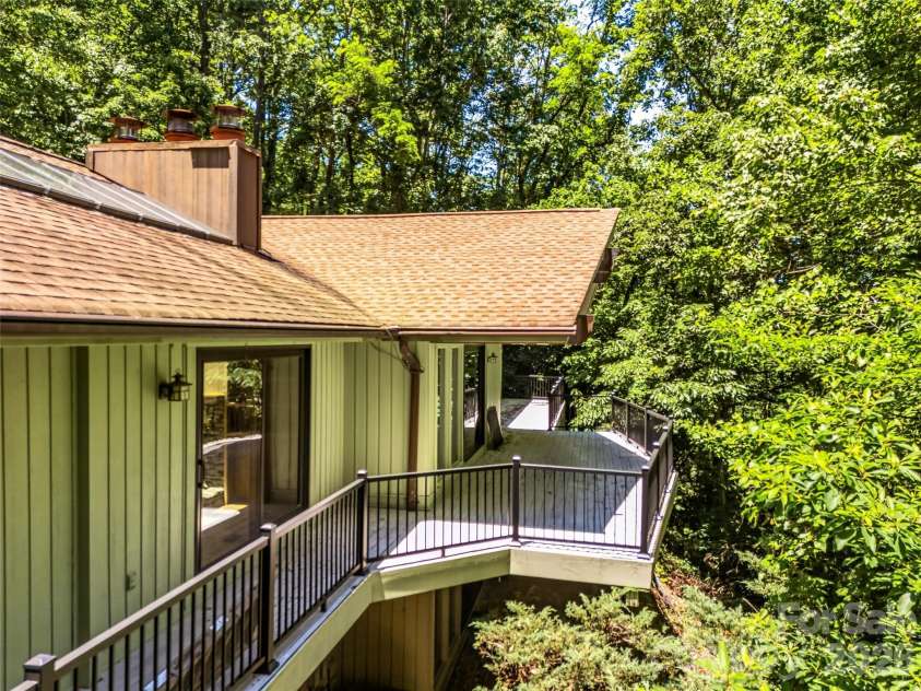 1430 Valmont Drive, Hendersonville, NC 28791.  MLS# CAR4390315, YatesRealty ID 30961. 