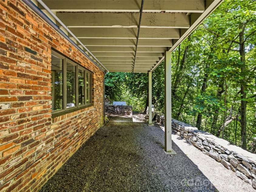 1430 Valmont Drive, Hendersonville, NC 28791.  MLS# CAR4390315, YatesRealty ID 30961. 