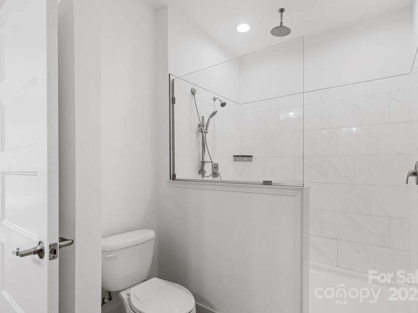 139 Mullinax Drive, Hendersonville, NC 28792.  MLS# CAR4242141, YatesRealty ID 30962. Primary ensuite 