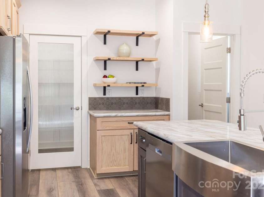 139 Mullinax Drive, Hendersonville, NC 28792.  MLS# CAR4242141, YatesRealty ID 30962. Stylish kitchen with full size walk in pantry