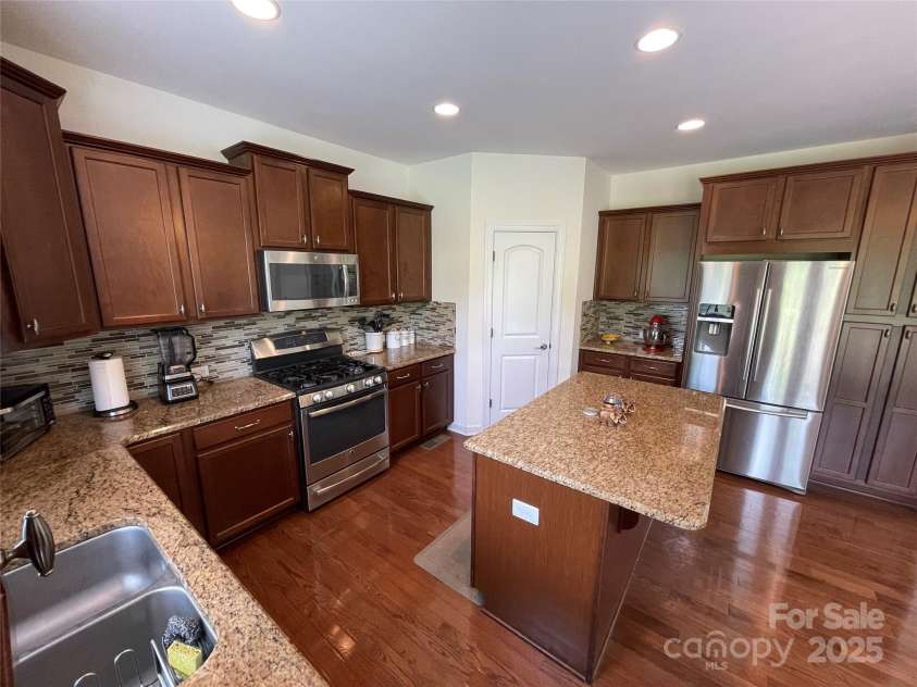 707 Five Leaf Lane, Waxhaw, NC 28173.  MLS# CAR4266012, YatesRealty ID 30963. Kitchen