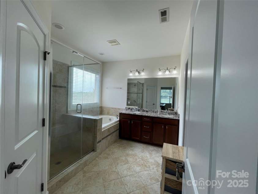 707 Five Leaf Lane, Waxhaw, NC 28173.  MLS# CAR4266012, YatesRealty ID 30963. Master Bath