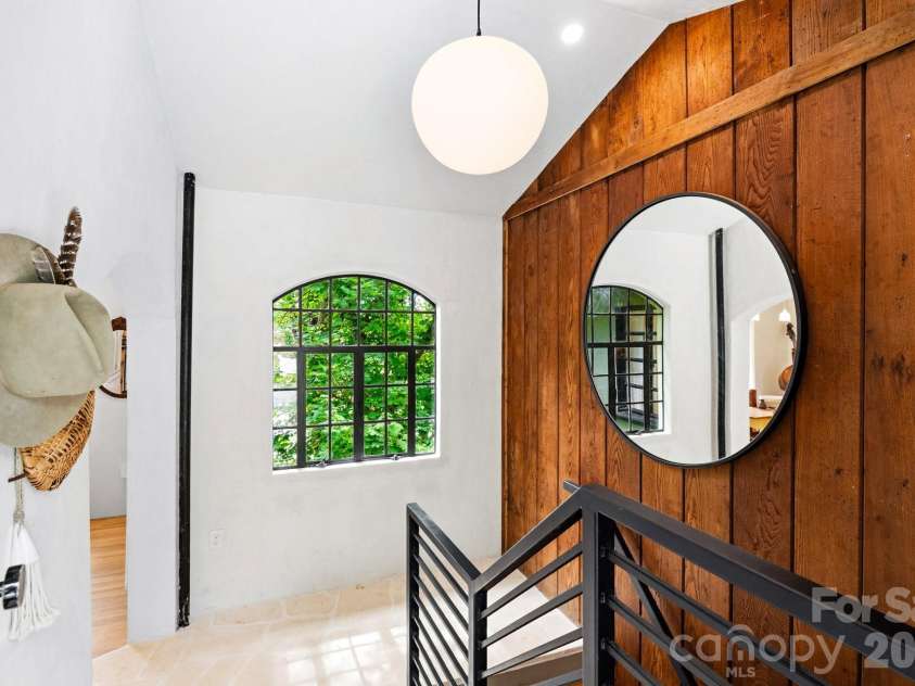 38 Aurora Drive, Asheville, NC 28805.  MLS# CAR4390235, YatesRealty ID 30965. 