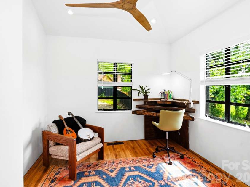 38 Aurora Drive, Asheville, NC 28805.  MLS# CAR4390235, YatesRealty ID 30965. 