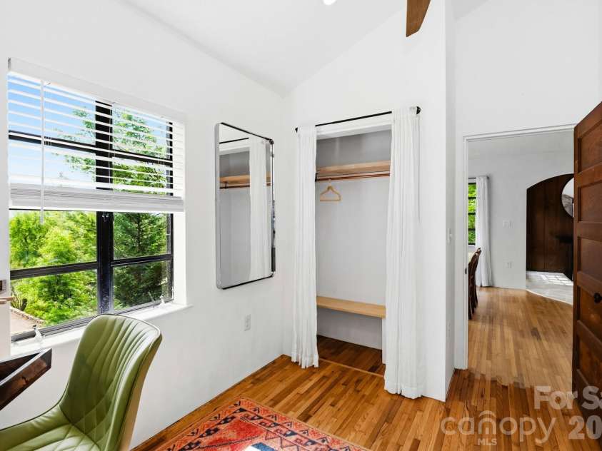 38 Aurora Drive, Asheville, NC 28805.  MLS# CAR4390235, YatesRealty ID 30965. 