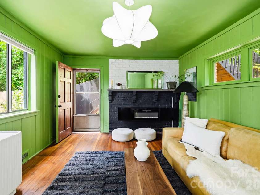 38 Aurora Drive, Asheville, NC 28805.  MLS# CAR4390235, YatesRealty ID 30965. 