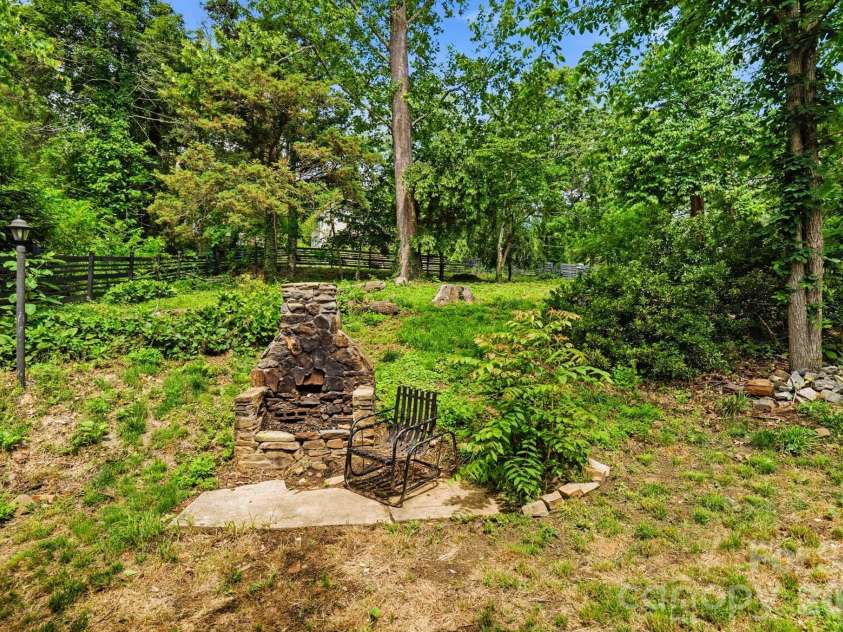 38 Aurora Drive, Asheville, NC 28805.  MLS# CAR4390235, YatesRealty ID 30965. 
