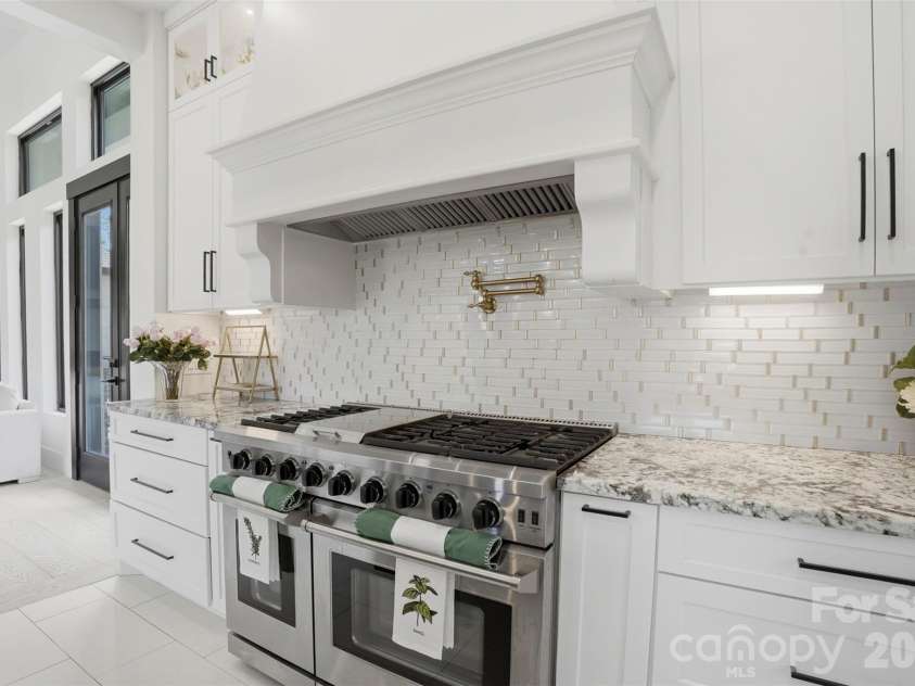 1164 Harper Lee Drive, Newton, NC 28658.  MLS# CAR4391920, YatesRealty ID 30967. Thor 6 burner range with griddle and double oven