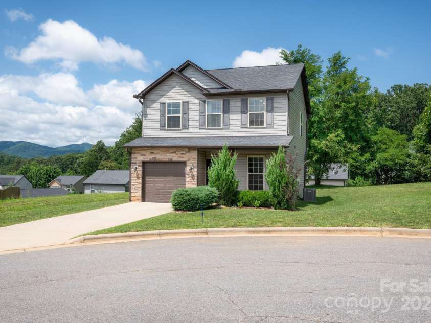 8 Ringed Teal Court, Arden, NC 28704.  MLS# CAR4289804, YatesRealty ID 30967. 