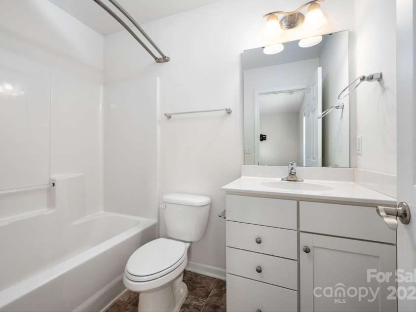 8 Ringed Teal Court, Arden, NC 28704.  MLS# CAR4289804, YatesRealty ID 30967. Private Primary suite bathroom