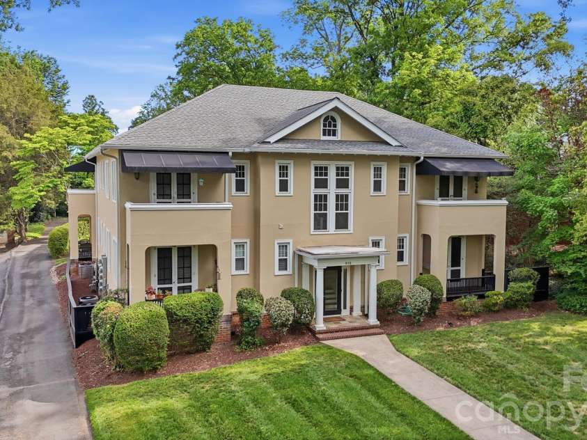 916 Bromley Road, Charlotte, NC 28207.  MLS# CAR4393414, YatesRealty ID 30968. 