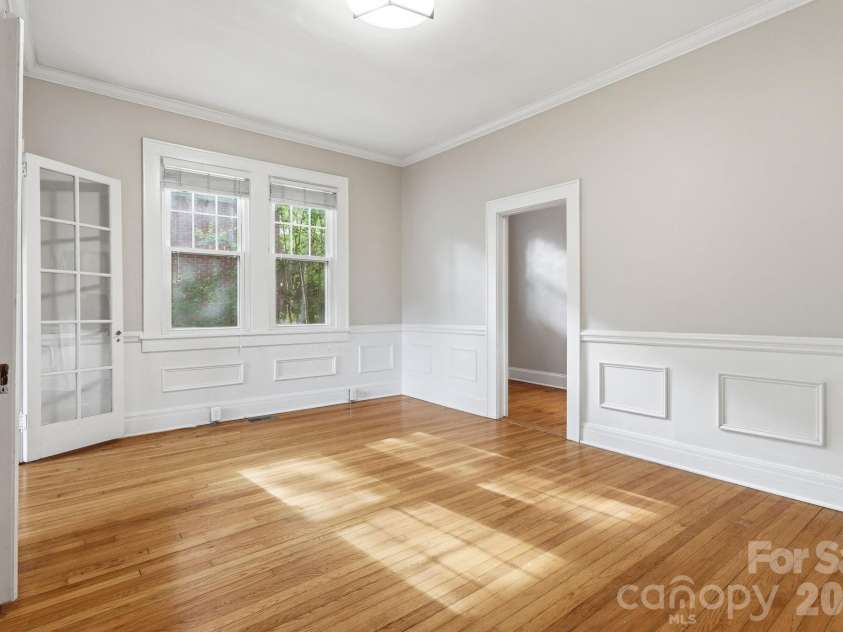 916 Bromley Road, Charlotte, NC 28207.  MLS# CAR4393414, YatesRealty ID 30968. 