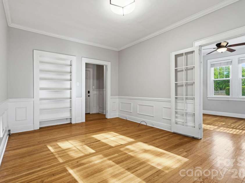 916 Bromley Road, Charlotte, NC 28207.  MLS# CAR4393414, YatesRealty ID 30968. 