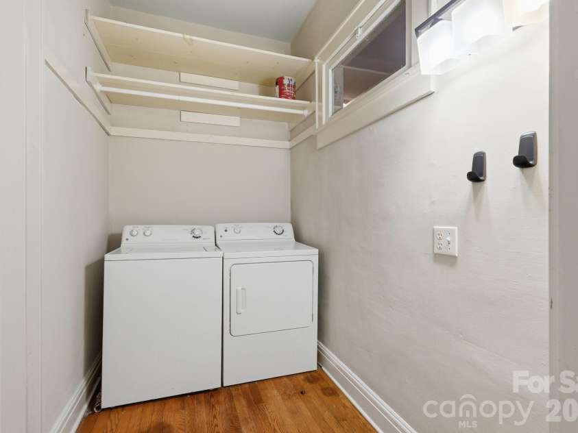 916 Bromley Road, Charlotte, NC 28207.  MLS# CAR4393414, YatesRealty ID 30968. 