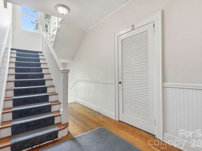 916 Bromley Road, Charlotte, NC 28207.  MLS# CAR4393414, YatesRealty ID 30968. 
