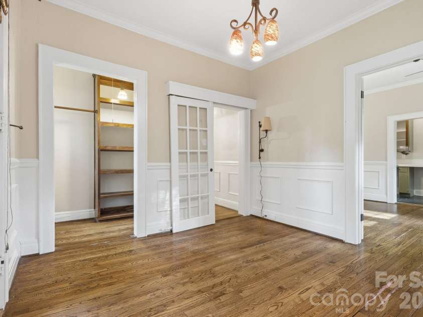 916 Bromley Road, Charlotte, NC 28207.  MLS# CAR4393414, YatesRealty ID 30968. 