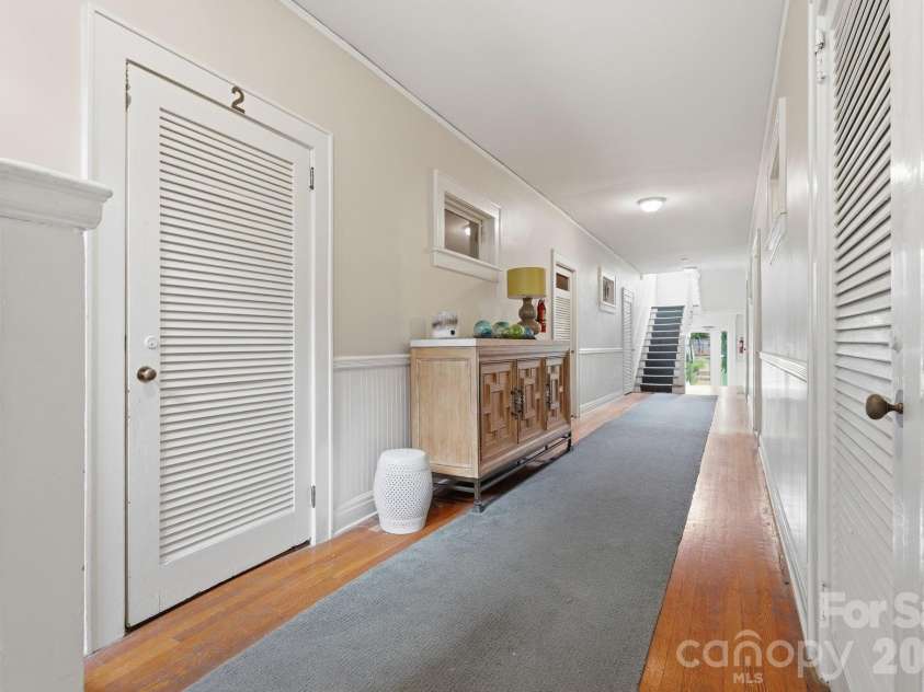 916 Bromley Road, Charlotte, NC 28207.  MLS# CAR4393414, YatesRealty ID 30968. 