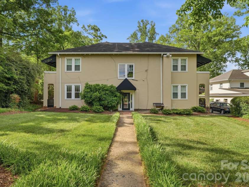916 Bromley Road, Charlotte, NC 28207.  MLS# CAR4393414, YatesRealty ID 30968. 