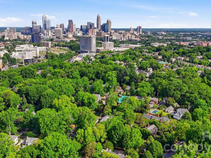 916 Bromley Road, Charlotte, NC 28207.  MLS# CAR4393414, YatesRealty ID 30968. 
