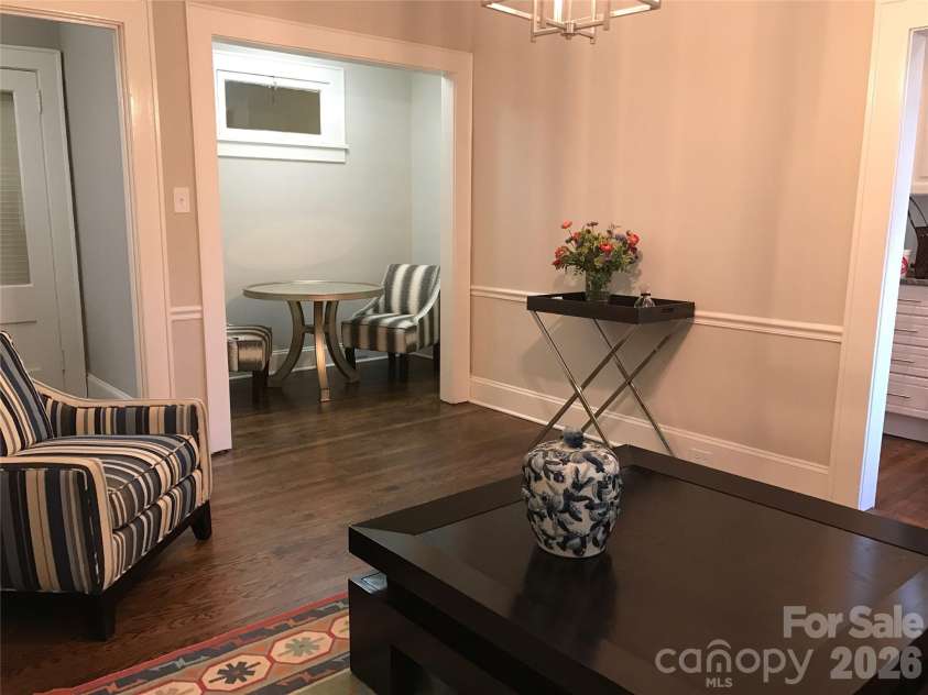 916 Bromley Road, Charlotte, NC 28207.  MLS# CAR4393414, YatesRealty ID 30968. 