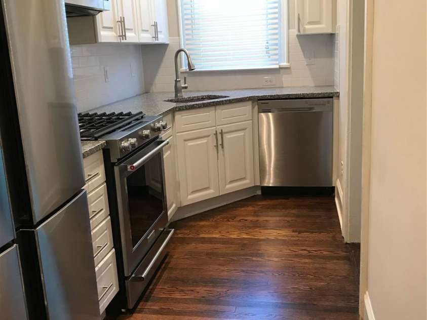 916 Bromley Road, Charlotte, NC 28207.  MLS# CAR4393414, YatesRealty ID 30968. 