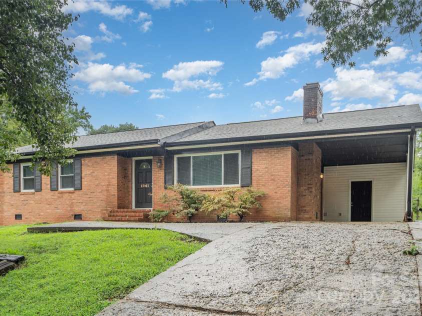 1041 Crowders Creek Road, Gastonia, NC 28052.  MLS# CAR4289688, YatesRealty ID 30969. 