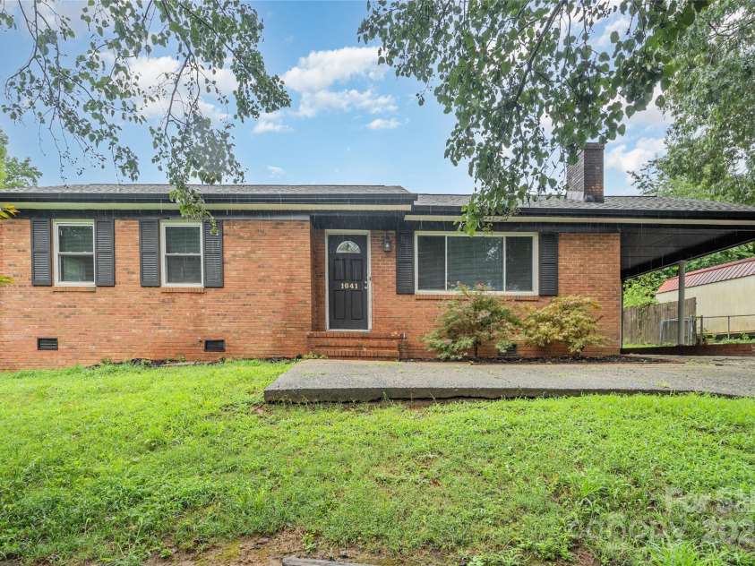 1041 Crowders Creek Road, Gastonia, NC 28052.  MLS# CAR4289688, YatesRealty ID 30969. 