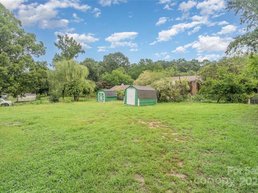 1041 Crowders Creek Road, Gastonia, NC 28052.  MLS# CAR4289688, YatesRealty ID 30969. 