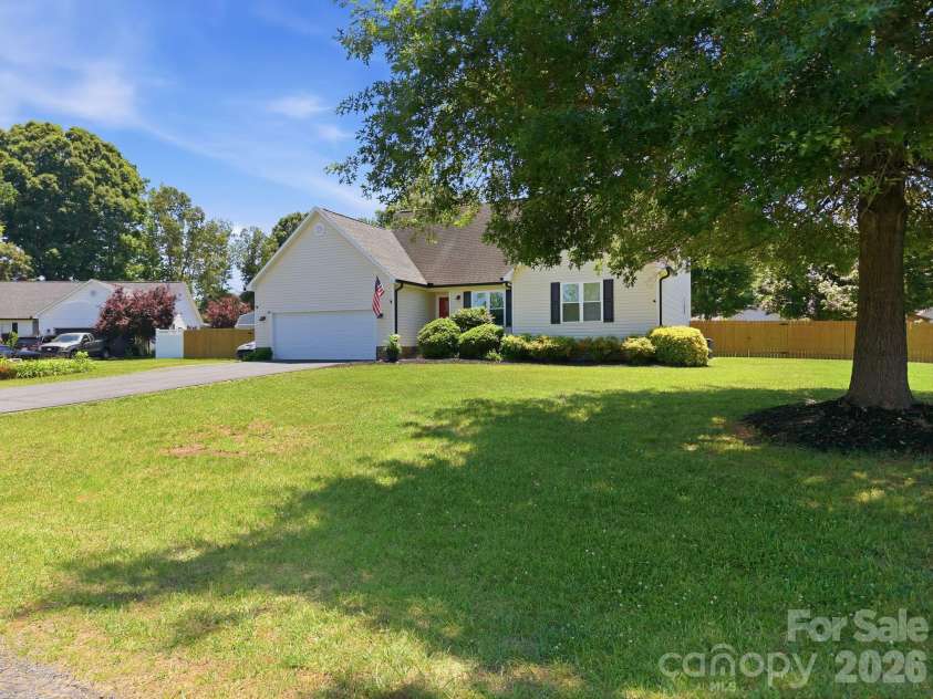 245 Castle Keep Road, Salisbury, NC 28146.  MLS# CAR4334404, YatesRealty ID 30969. 