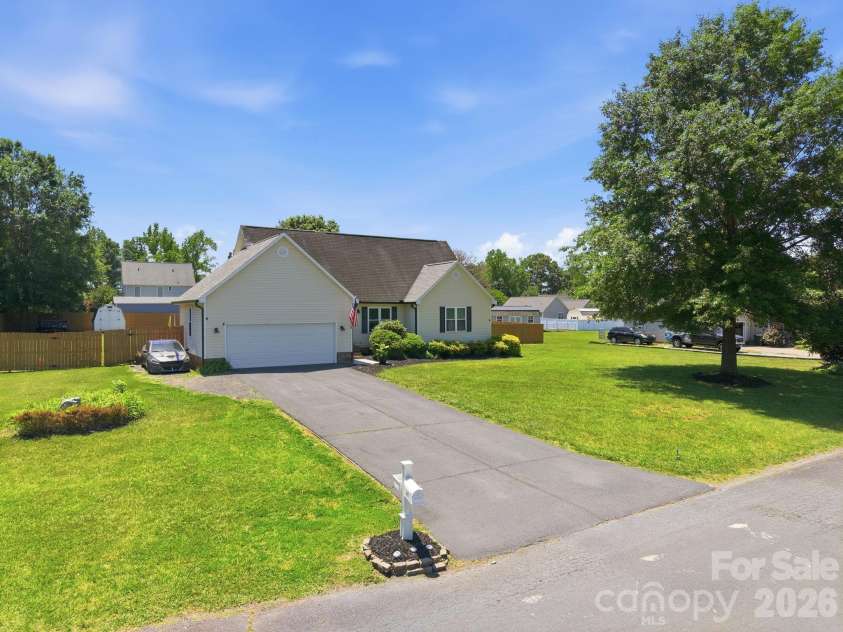 245 Castle Keep Road, Salisbury, NC 28146.  MLS# CAR4334404, YatesRealty ID 30969. 