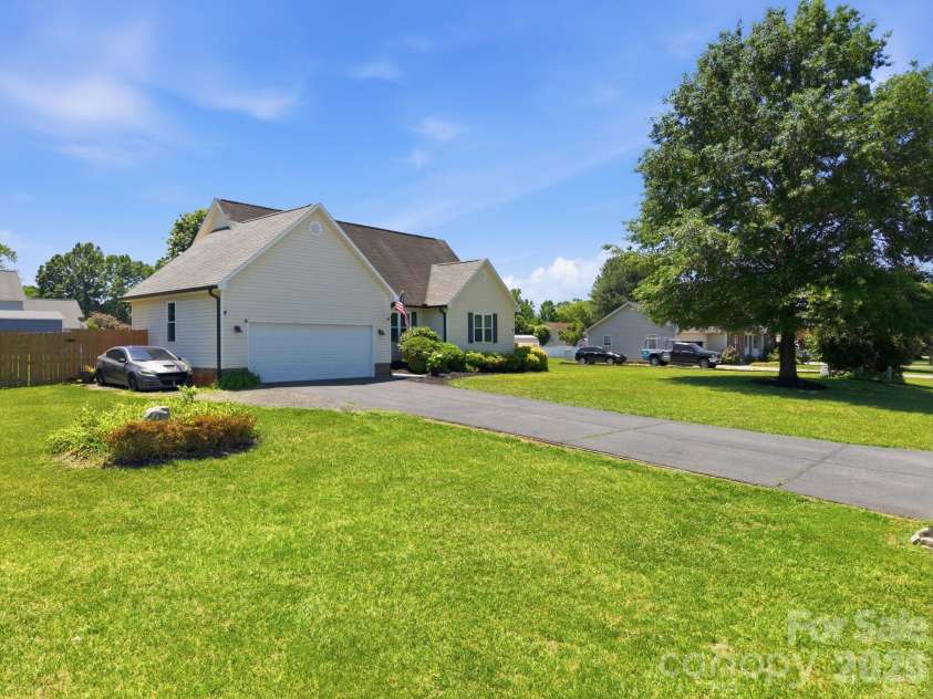 245 Castle Keep Road, Salisbury, NC 28146.  MLS# CAR4334404, YatesRealty ID 30969. 