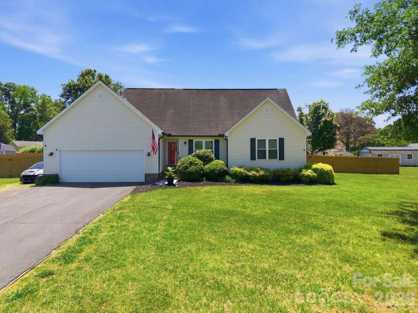 245 Castle Keep Road, Salisbury, NC 28146.  MLS# CAR4334404, YatesRealty ID 30969. 