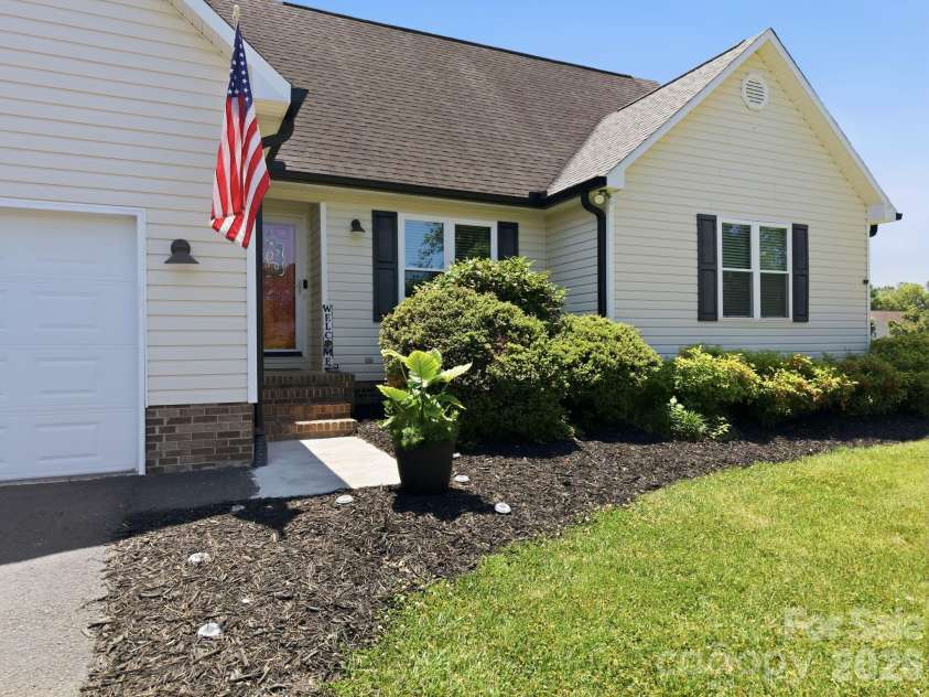 245 Castle Keep Road, Salisbury, NC 28146.  MLS# CAR4334404, YatesRealty ID 30969. 