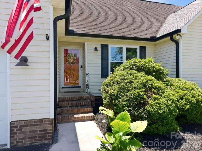 245 Castle Keep Road, Salisbury, NC 28146.  MLS# CAR4334404, YatesRealty ID 30969. 