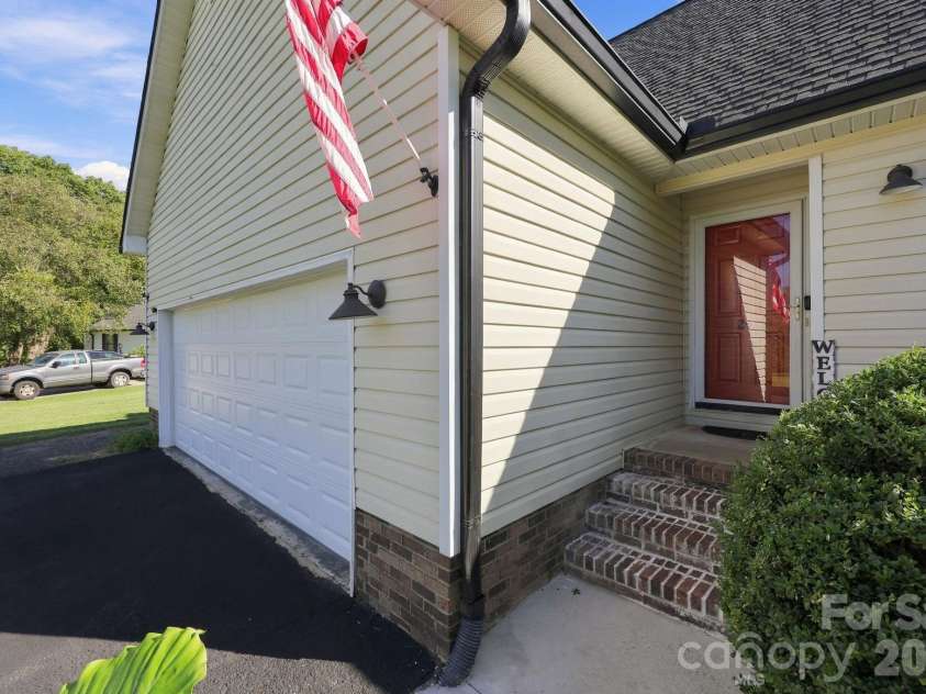 245 Castle Keep Road, Salisbury, NC 28146.  MLS# CAR4334404, YatesRealty ID 30969. 