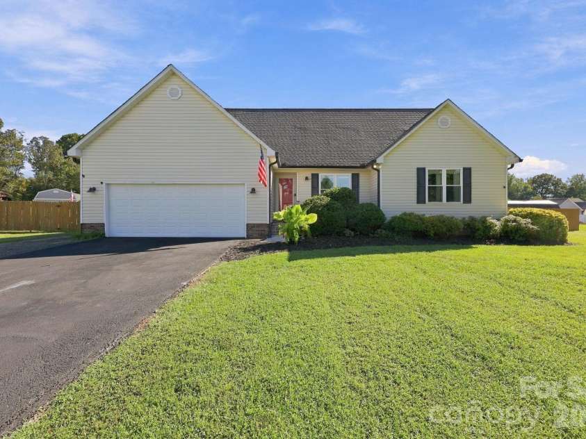 245 Castle Keep Road, Salisbury, NC 28146.  MLS# CAR4334404, YatesRealty ID 30969. 