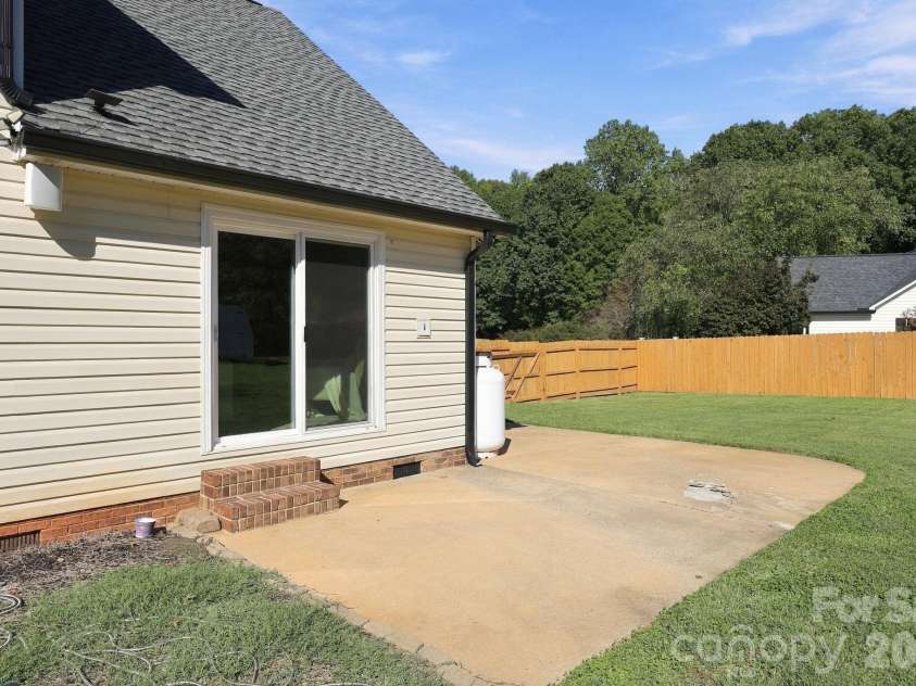 245 Castle Keep Road, Salisbury, NC 28146.  MLS# CAR4334404, YatesRealty ID 30969. 