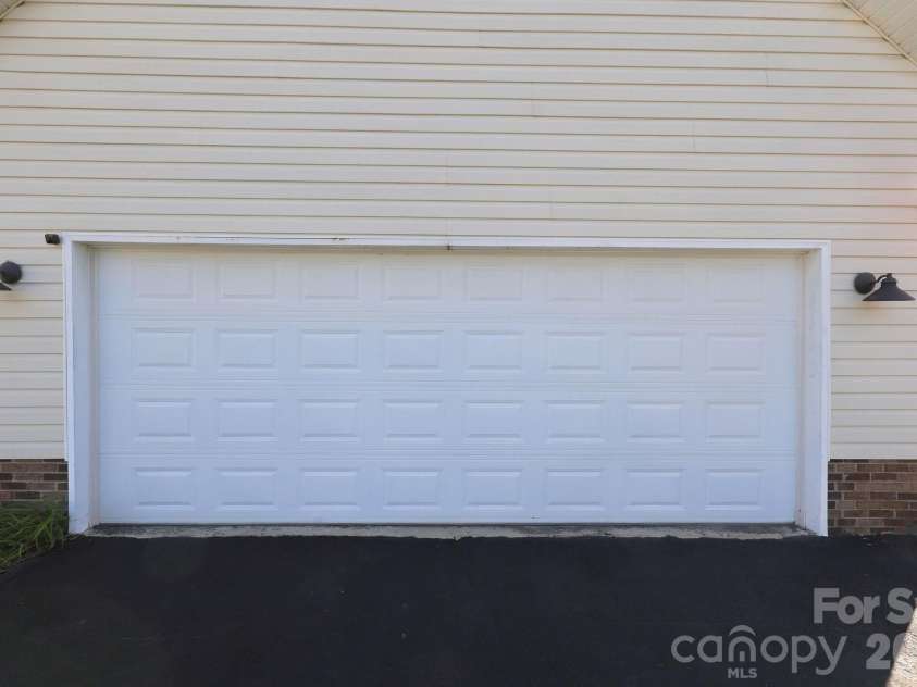 245 Castle Keep Road, Salisbury, NC 28146.  MLS# CAR4334404, YatesRealty ID 30969. 