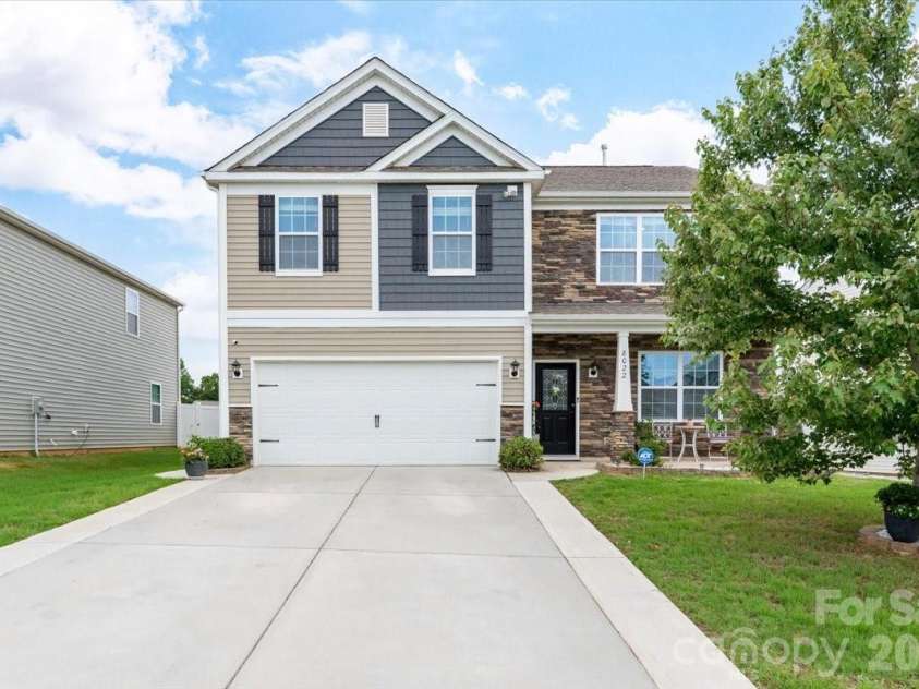 8022 Rowling Drive, Charlotte, NC 28215.  MLS# CAR4392277, YatesRealty ID 30970. 