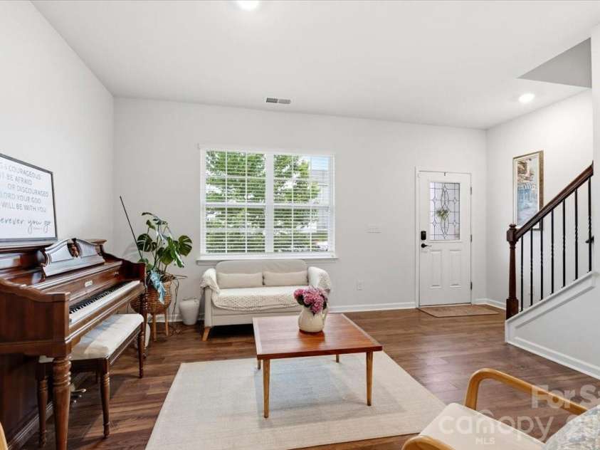 8022 Rowling Drive, Charlotte, NC 28215.  MLS# CAR4392277, YatesRealty ID 30970. 