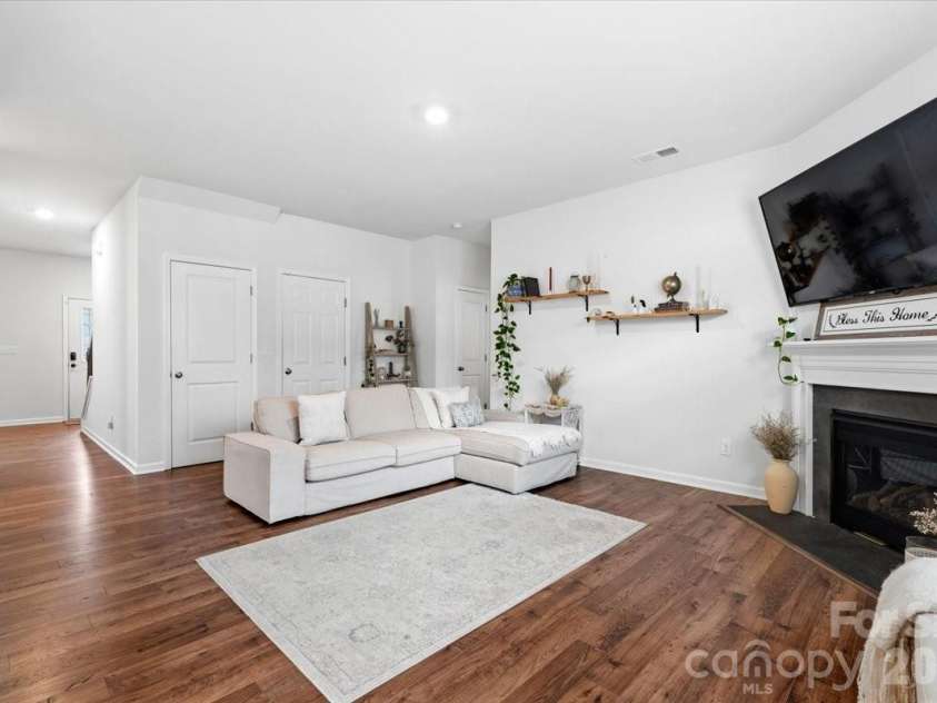 8022 Rowling Drive, Charlotte, NC 28215.  MLS# CAR4392277, YatesRealty ID 30970. 
