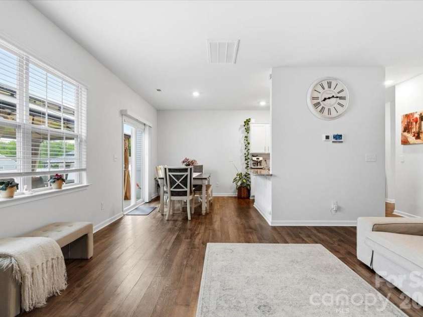 8022 Rowling Drive, Charlotte, NC 28215.  MLS# CAR4392277, YatesRealty ID 30970. 