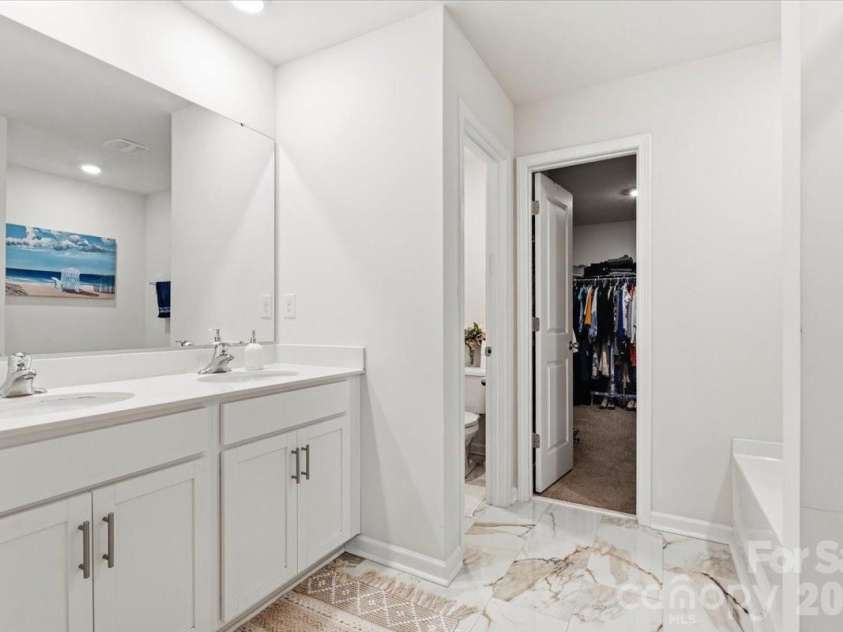 8022 Rowling Drive, Charlotte, NC 28215.  MLS# CAR4392277, YatesRealty ID 30970. 