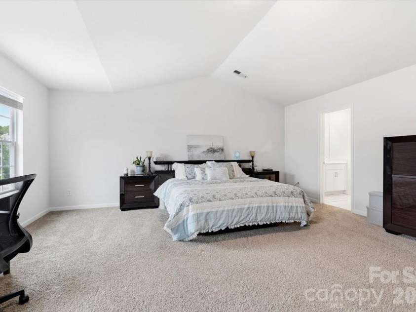 8022 Rowling Drive, Charlotte, NC 28215.  MLS# CAR4392277, YatesRealty ID 30970. 
